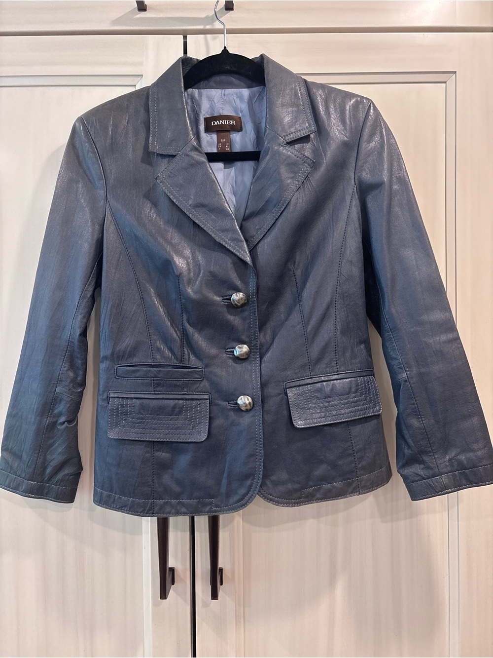 Danier genuine leather blazer women’s Small blue tailored jacket 3 button